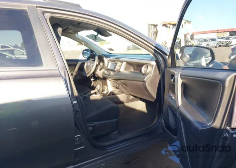 2018 Toyota Rav4 Xle z USA, uszkodzony, nr VIN 2T3WFREV6JW427620